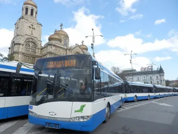 Шофьори на автобуси се биха на спирка във Варна