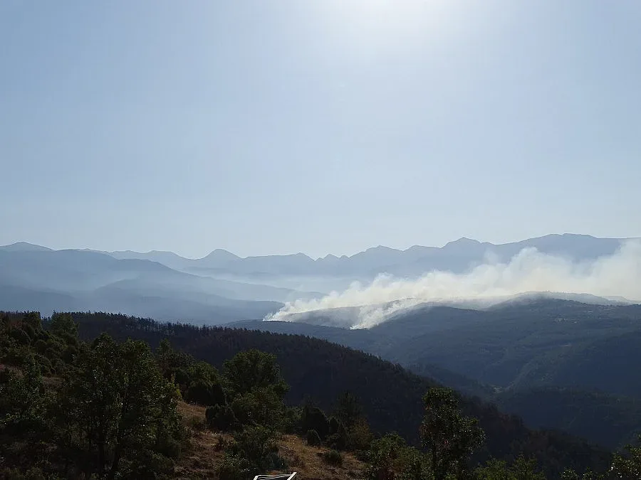 Пак евакуират хора в Кресненското дефиле заради пожара