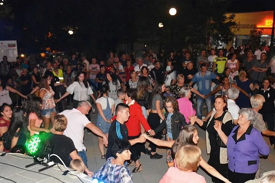 Хиляди се веселиха на празника на Крупник