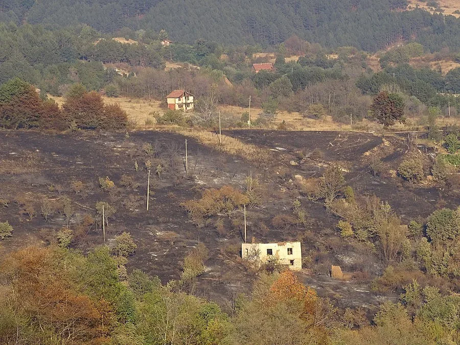 Седем къщи са изгорели при пожара край Кресненското дефиле