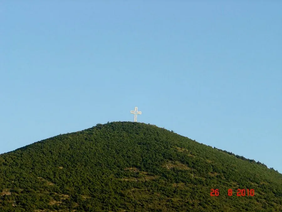 Военни помагат на пожарникарите в Сливен