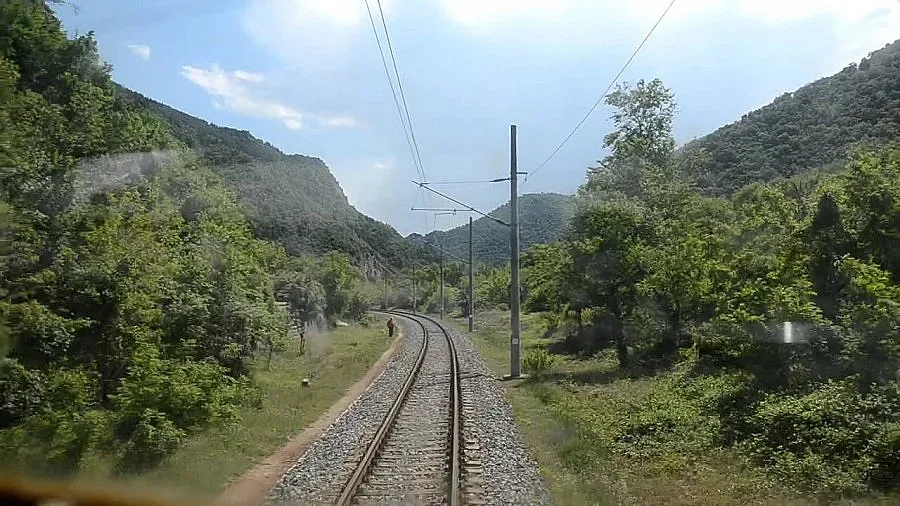 Възстановиха движението на влакове и тока в Кресненското дефиле