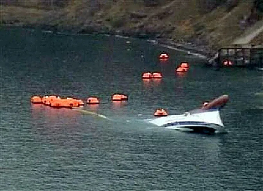 Гърците заловиха лодка с 62 мигранти на борда