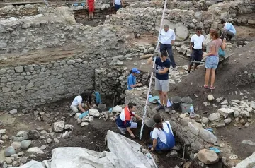 Откриха търговски обекти при разкопките на пл. "Света Неделя"