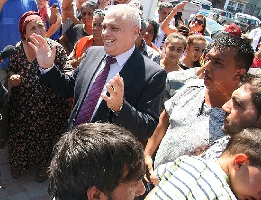 Вътрешният министър отказа да пререже лента в ромска махала