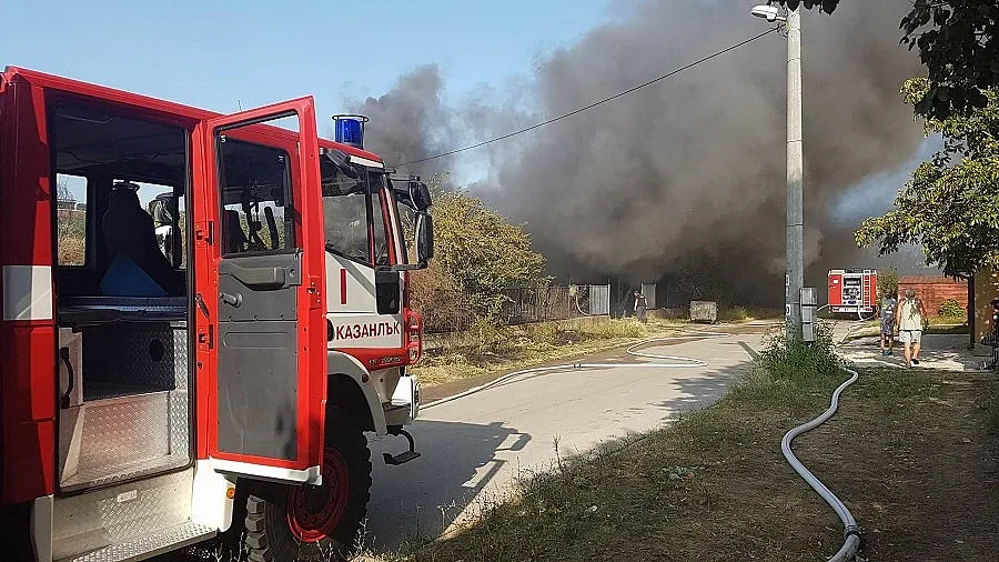 Пожар изпепели цех за мебели