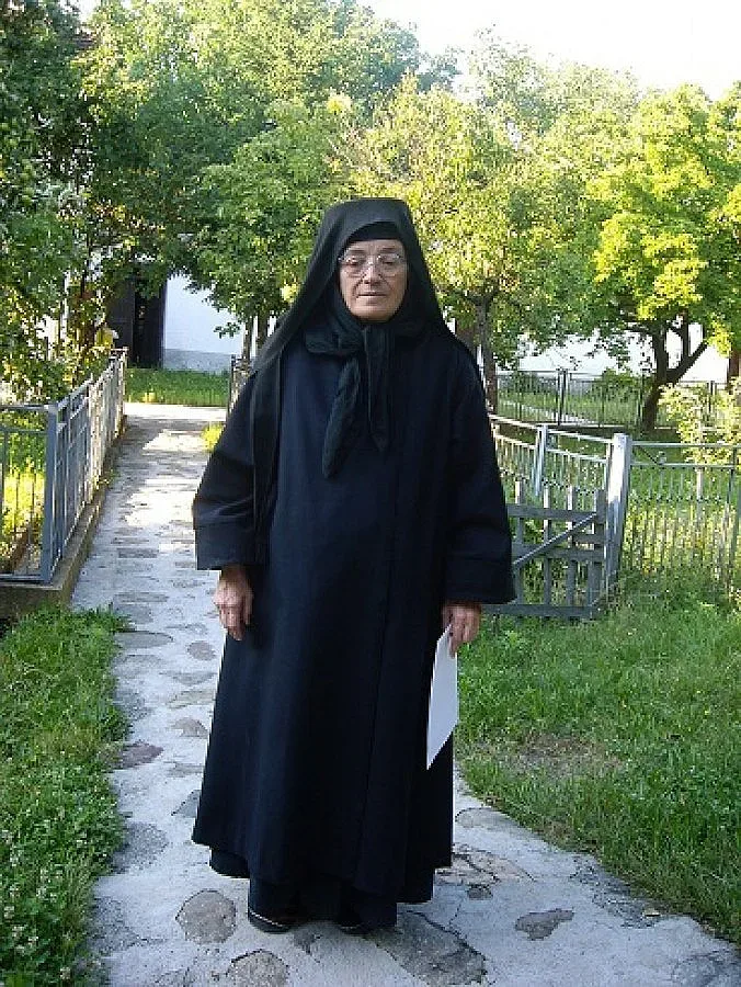 Майка Валентина събра 15 тома за гонени духовници