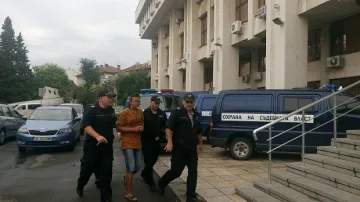 Убиецът на Никол остава в ареста