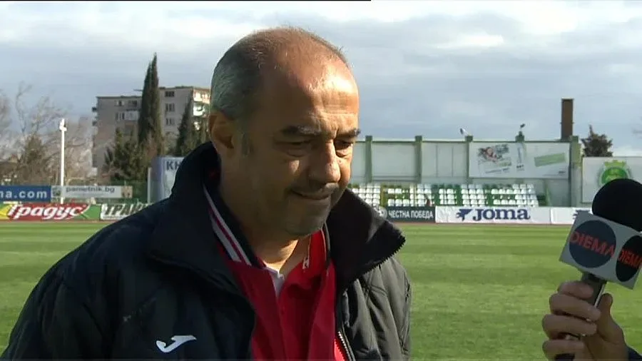 "Септември" показа вратата на Васев