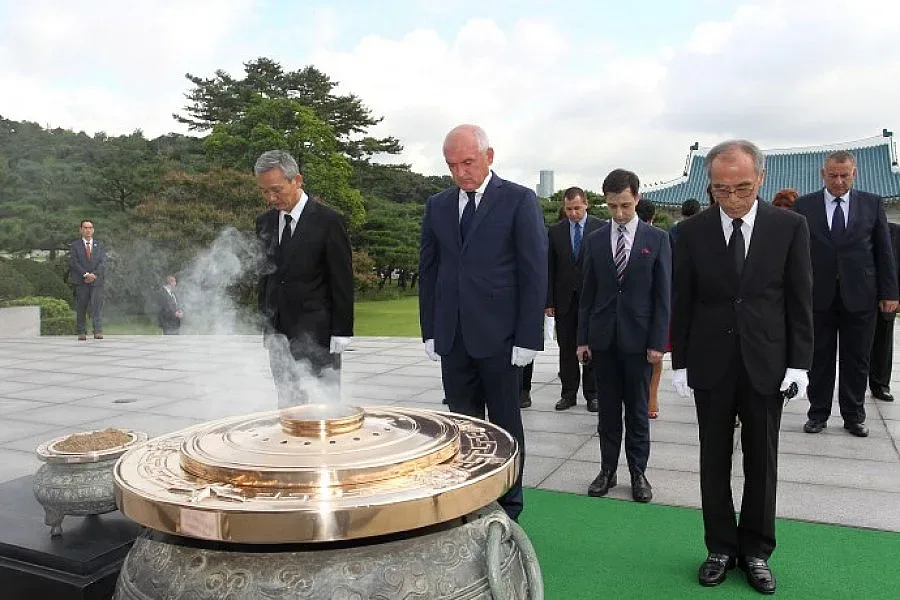 Главчев почете героите на Южна Корея