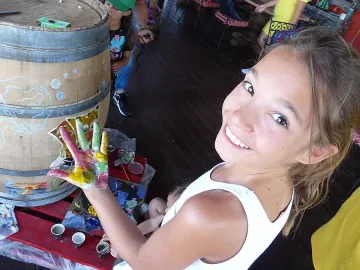 Ка­тар­жи­на Ес­тейт вдъх­но­вя­ва мла­ди ху­дож­ни­ци