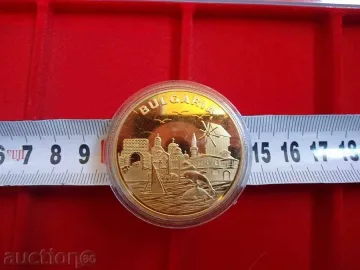 Раздаваме шалове и вратовръзки за над 400 бона