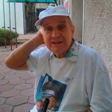 Пребиха дядо с фланелка с лика на Бойко Борисов