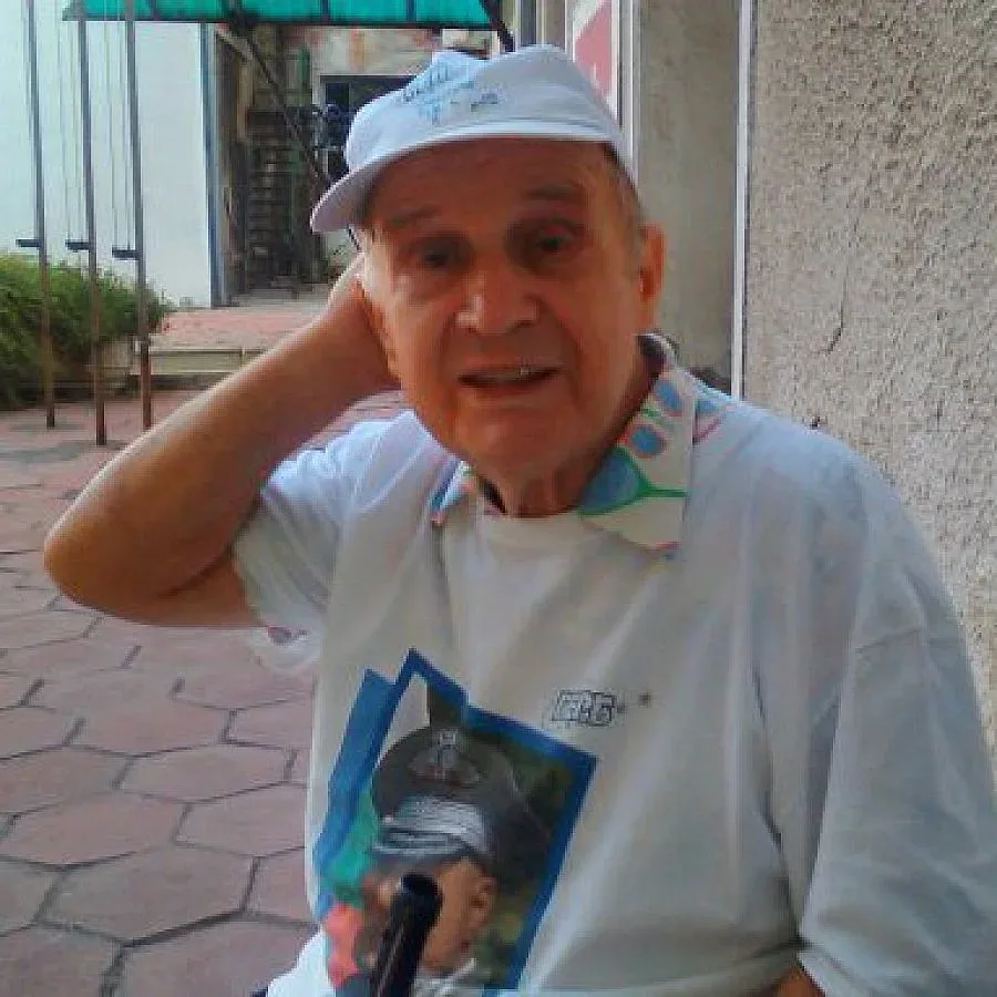 Пребиха дядо с фланелка с лика на Бойко Борисов