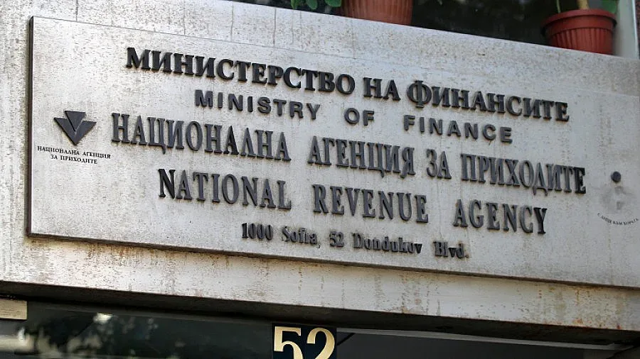 Данъчните запечатаха обекти в Приморско, криели пари