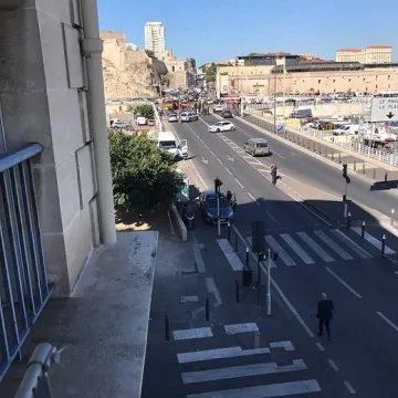 Психар помете с кола пешеходка в Марсилия