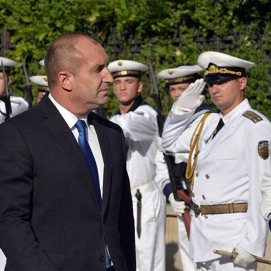 Президентът на гости на ВМС: Военният бюджет трябва да се увеличи