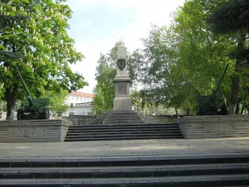 Трима на съд за бой над полицай