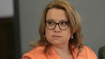 Златева: Не са водени разговори за коалиция с ДПС