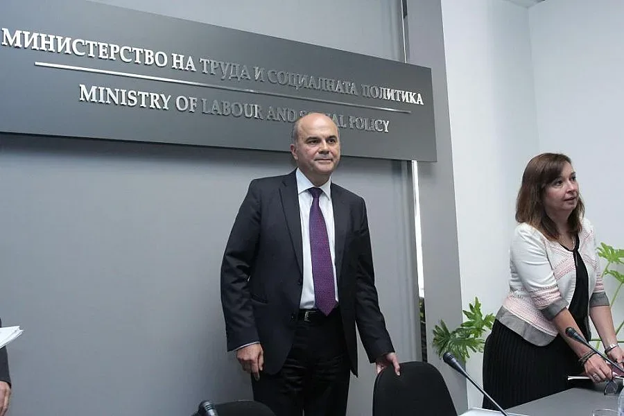 Спират парите на безработни, ако откажат работа