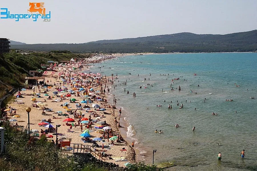 Данъчните хлопнали вратите на 113 обекта по морето