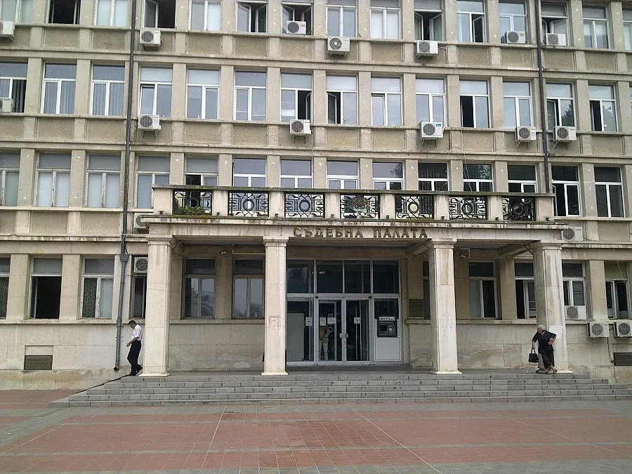 Искат 20 г. затвор за касапин с резачка