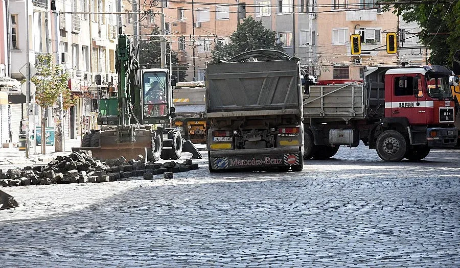 Ремонтът на бул. "Прага" се удължава до 7 септември
