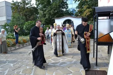 Камбани огласиха Казанлък за мощите на св. Николай