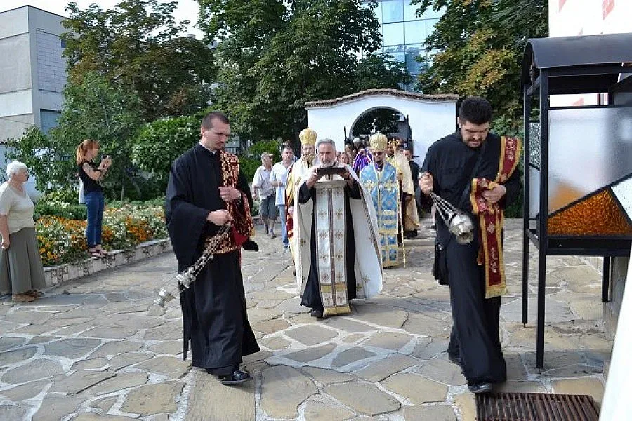 Камбани огласиха Казанлък за мощите на св. Николай