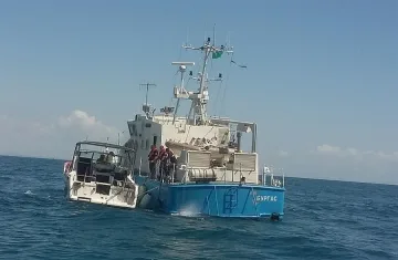 Граничари спасиха бедстващи румънци в яхта