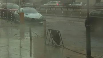 Среднощна буря, порой и градушка в София