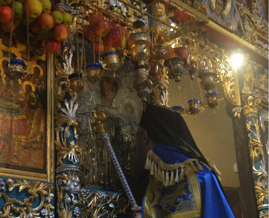 "Златната ябълка" носи благословия на Родопите