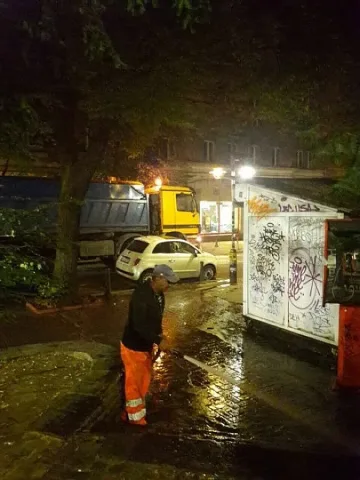 Окъпаха по тъмно  столичните пазари в центъра