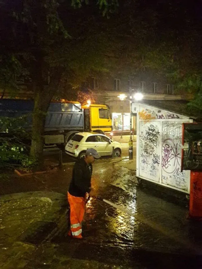 Окъпаха по тъмно  столичните пазари в центъра