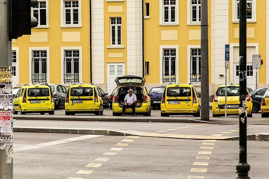 Двама шофьори на таксита от Бургас се сбогуваха с книжките