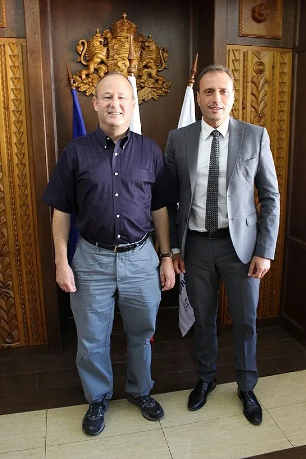 Посланик Рубин удря рамо на Банско пред инвеститори