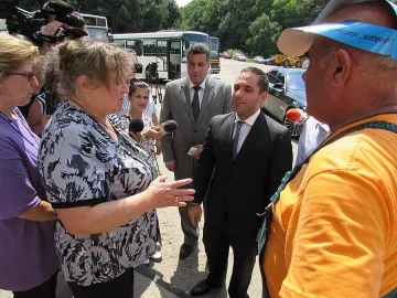 Караниколов: Няма да се затваря "Дунарит"