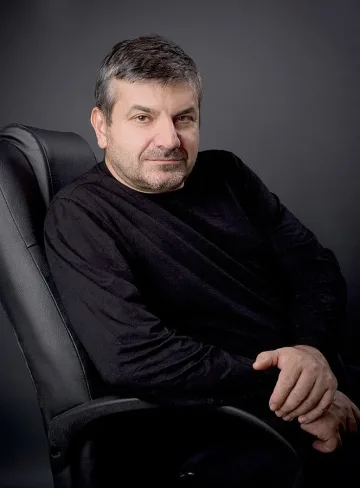 ЧРД, "Стандарт": За едно подпалено палто и вестник, правен в бунгало