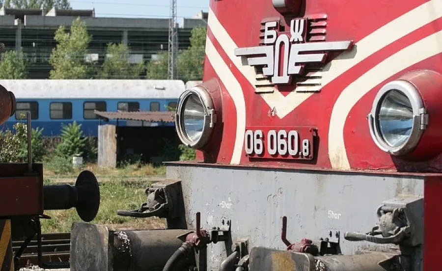 БДЖ погасява дълг към бюджета със заем