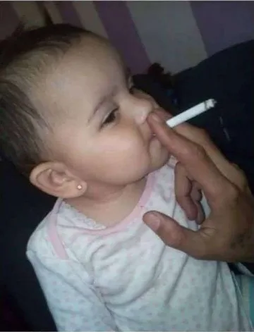 Простащина! Ром учи бебето си да пуши