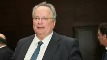 Гръцкият външен министър в Македония?