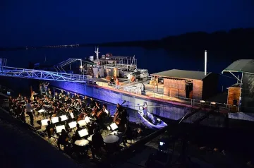 Оперна сцена в Дунава напълни Видин с румънци и сърби