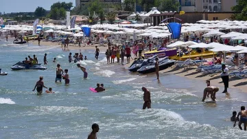 "Миллиет": Туристите се местят от Турция в България