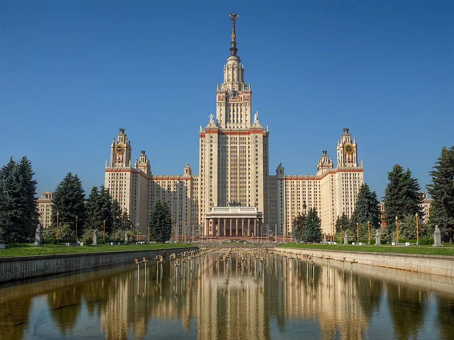 "Ломоносов" конкурира Англия и САЩ в топ 15 на най-красивите университети