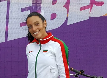 Ивет на полуфинал под дъжда в Лондон