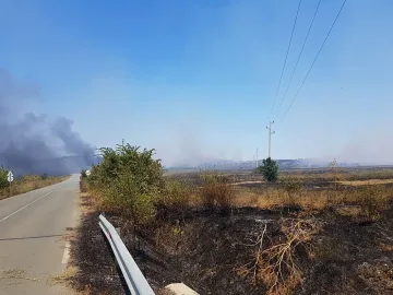 Премиерът изпрати военен хеликоптер да гаси пожара в Изворово /ОБНОВЕНА/