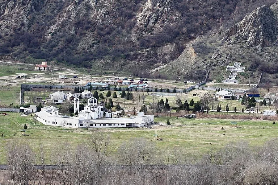 Руснаци и гърци на гроба на Ванга