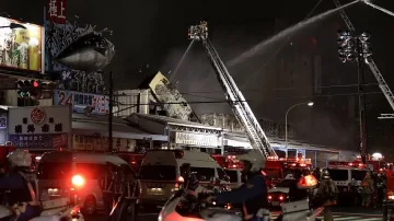 Пожар на най-големия пазар за риба в света - този в Токио