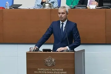 Парламентът се разтресе. Скандал между "Възраждане" и Киселова