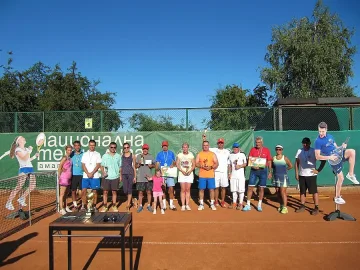 Тенисисти от всички възрасти играха на 40 градуса